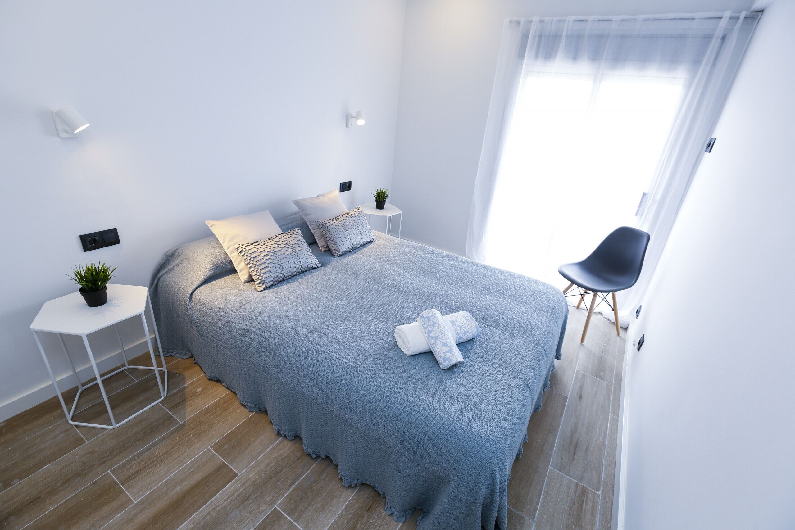 1 slaapkamer, een strijkplank/strijkijzer, gratis wifi, beddengoed