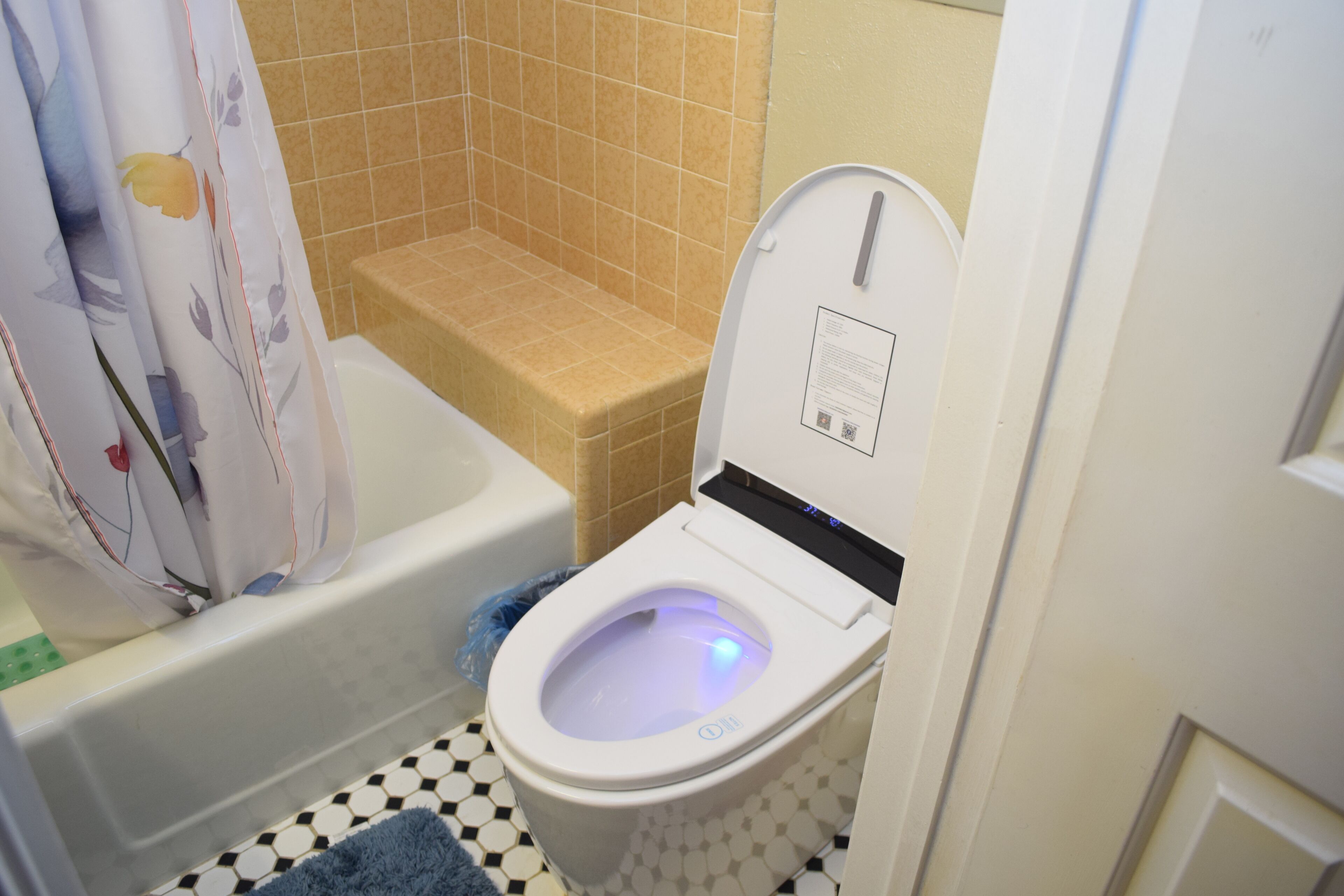 Combined shower/bathtub, hair dryer, bidet, towels