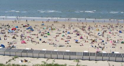 Großes Ferienhaus mit 6 Schlafzimmern (12 Pers.), Garten und nähe Meer u. Strand