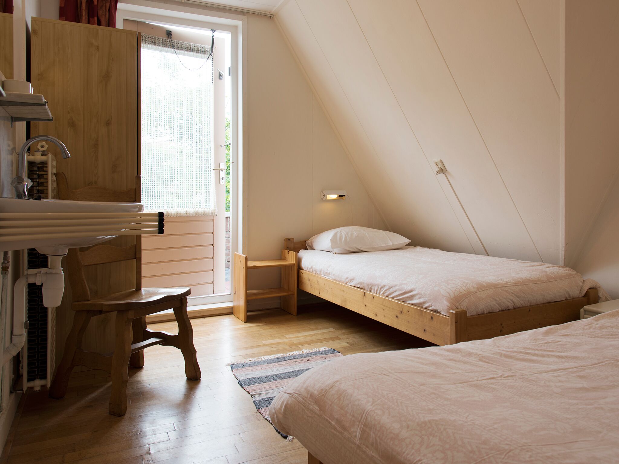 6 slaapkamers, een strijkplank/strijkijzer, wifi, beddengoed