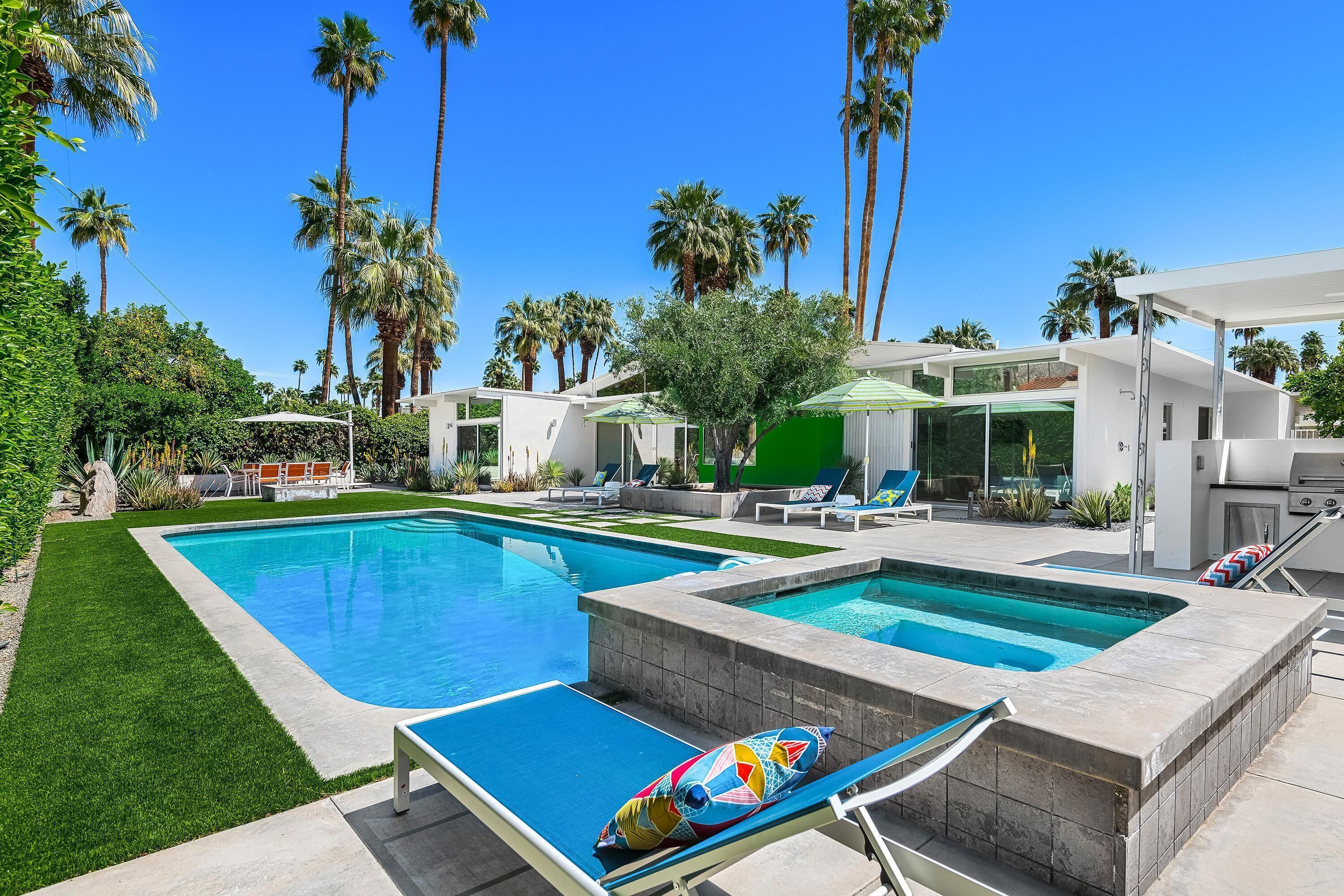 Updated Mid-Century with Pool/Spa, Firepit, Outdoor Shower and Mountain Views