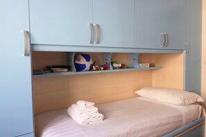 2 slaapkamers, een strijkplank/strijkijzer, wifi, beddengoed