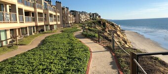 Solana Beach Retreat: a Stone`s Throw to the Sand!