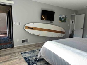 2 bedrooms, desk, iron/ironing board, WiFi