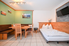 Iron/ironing board, free WiFi, bed sheets