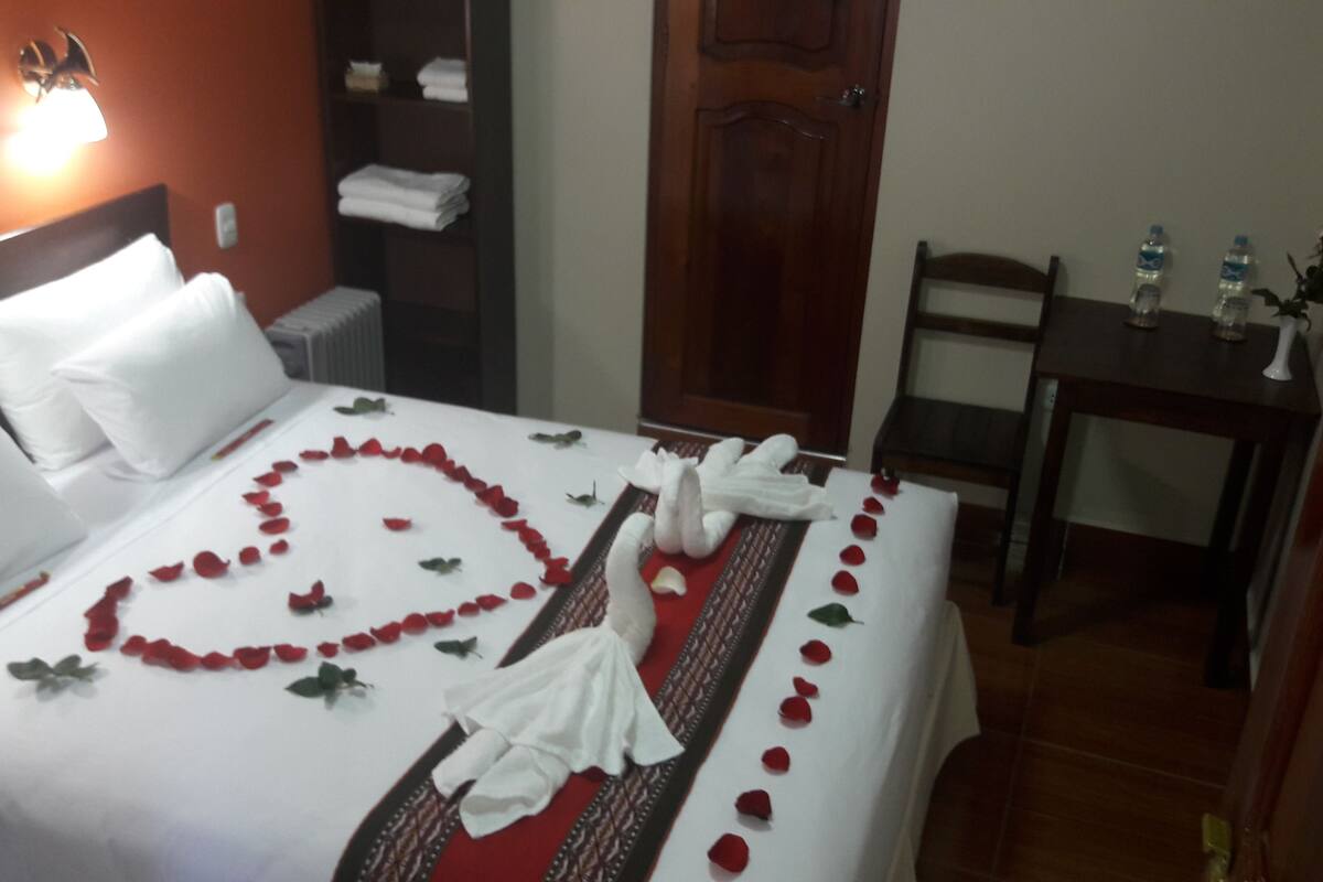 Quarto casal clássico, 1 cama de casal, vista para a montanha | Individualmente decorados, individualmente mobiliados, escrivaninha