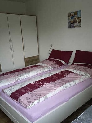 2 bedrooms, travel cot, bed sheets - Apartment "Ebbe" - "House Sunbeam" (Utarp)