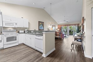Fridge, microwave, oven, stovetop - Ocean Keyes. Comfy 3 bedroom condo. Pond view. Great location. Walk to beach. (North Myrtle Beach)