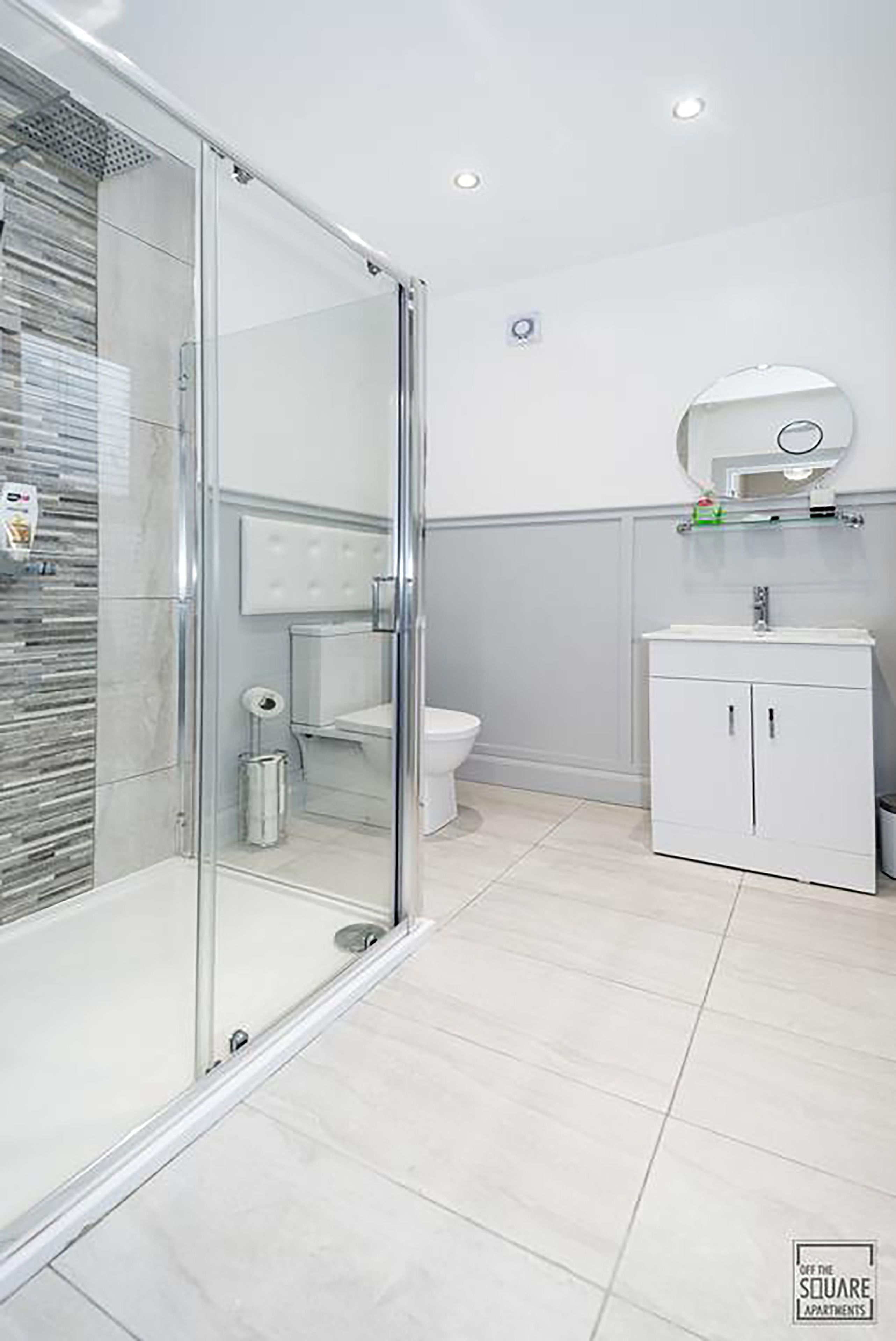 Cunningham Suite Apartment | Bathroom