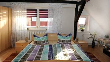 4 Schlafzimmer, Reisekinderbett, WLAN, Bettwäsche