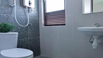 Dusche, Handtücher, Shampoo