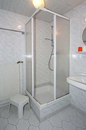 Shower, towels
