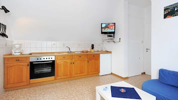 Fridge, oven, high chair