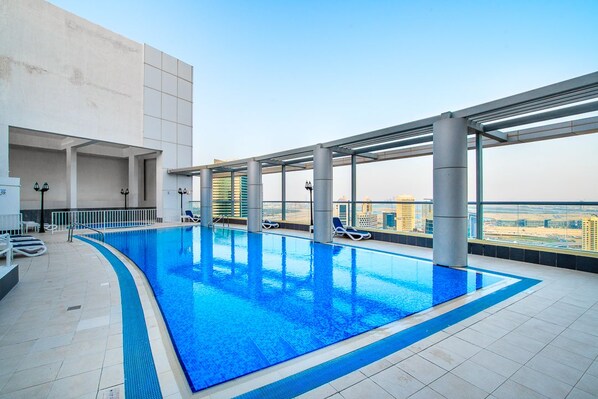 Outdoor pool - City Nights - 2B Burj Al Nujoom Tower (Dubai)