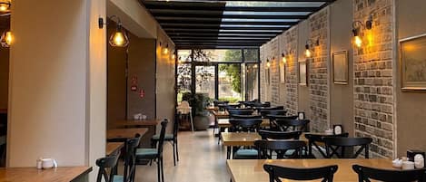 Breakfast, lunch, dinner served; local and international cuisine