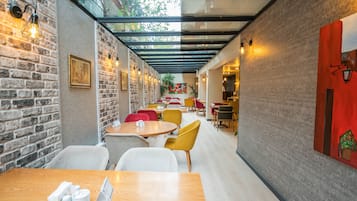 Spécialités Cuisine locale et internationale