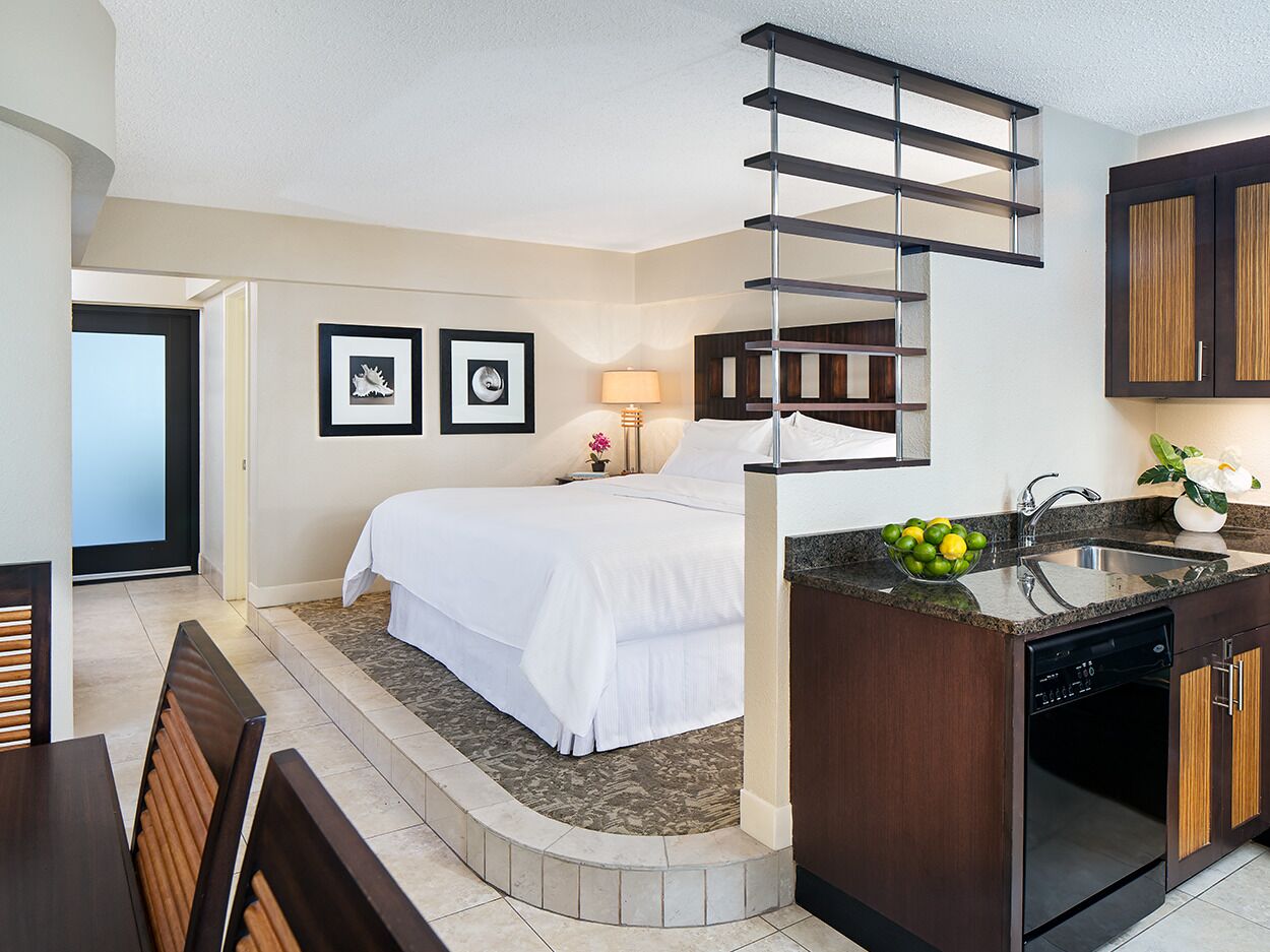 Tabla de planchar con plancha, wifi y ropa de cama 