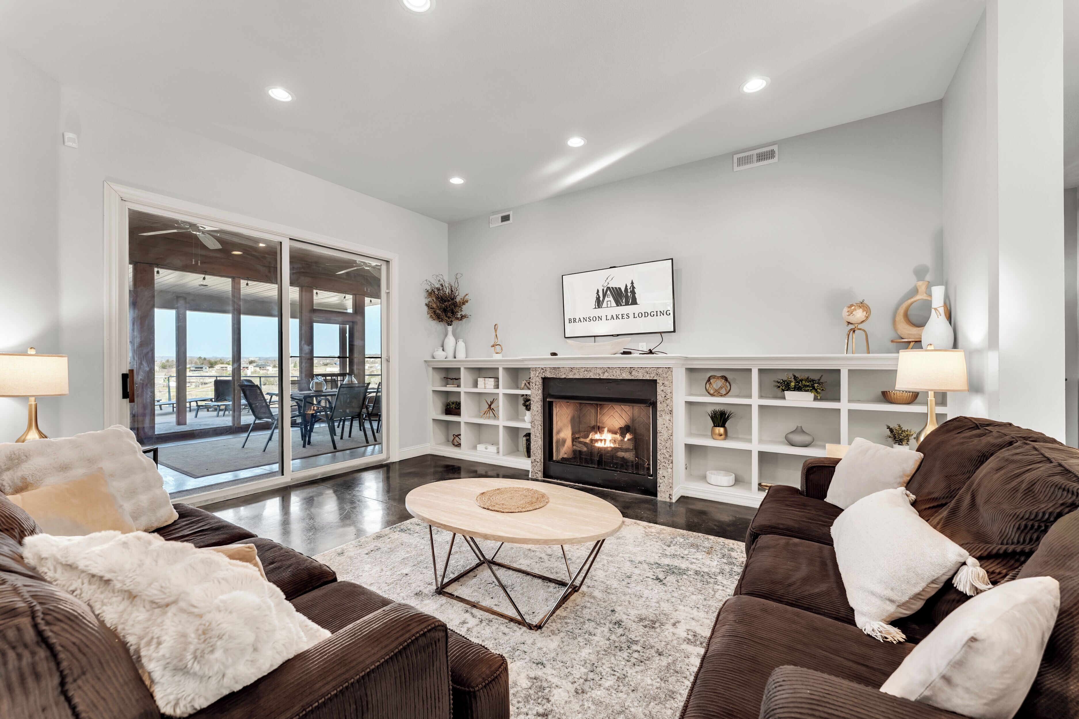 Smart-TV, Kamin, DVD-Player, Tischfußball