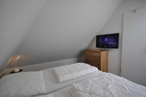 3 bedrooms, travel crib, WiFi