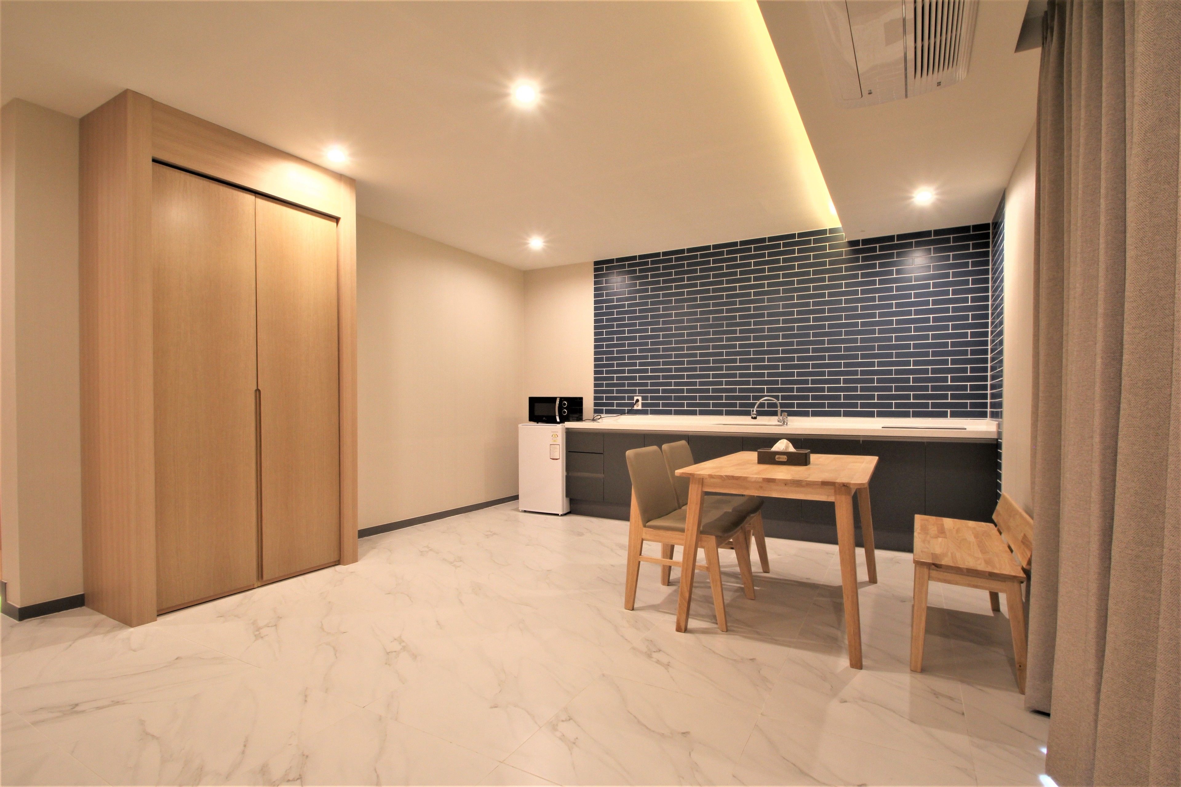 family suite (2) | private kitchen | fridge, microwave, coffee/tea maker, electric kettle