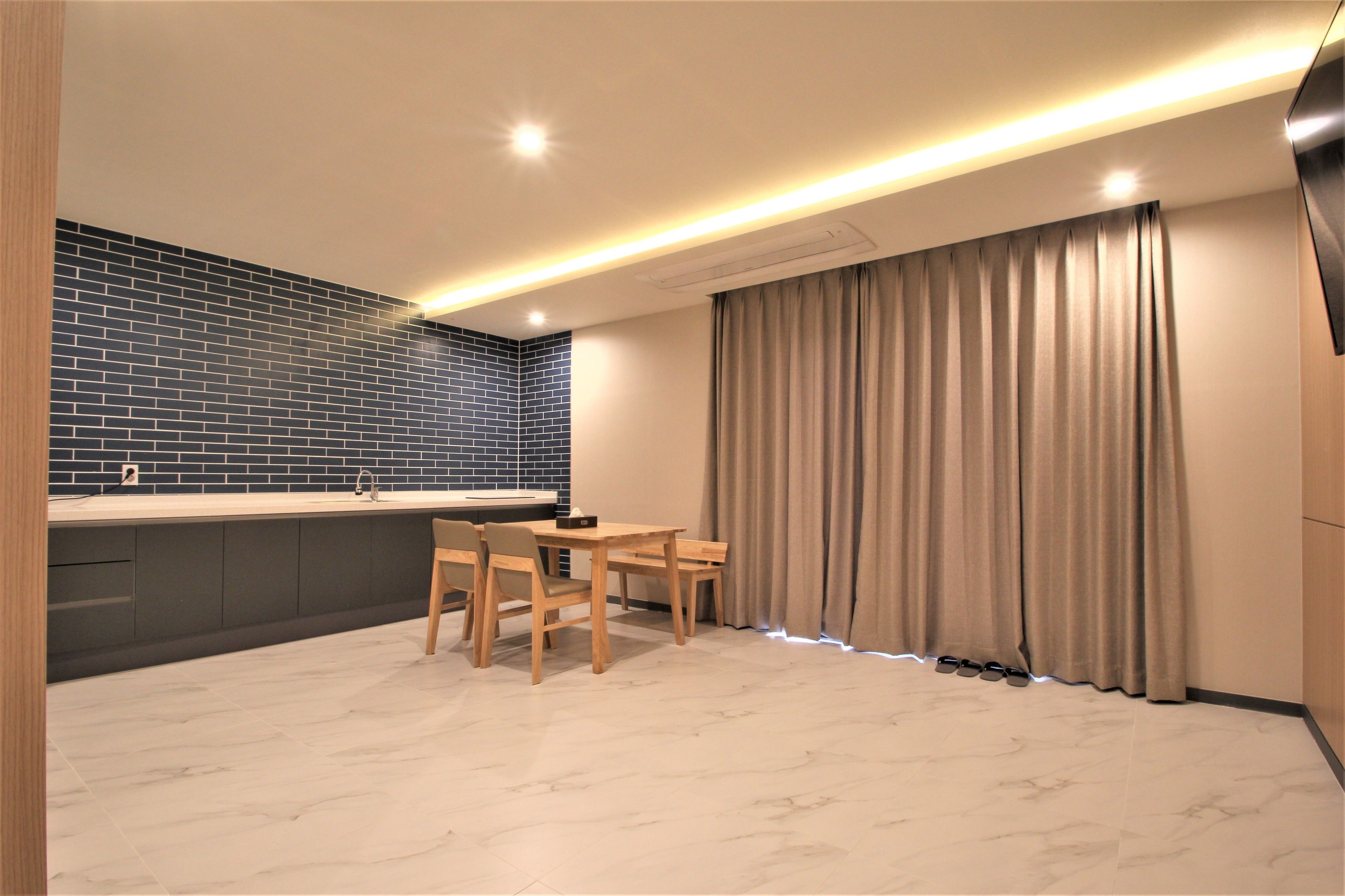 family suite (2) | private kitchen | fridge, microwave, coffee/tea maker, electric kettle