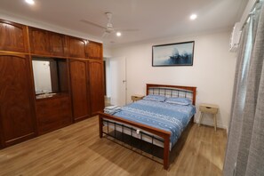 5 bedrooms, iron/ironing board, travel cot, bed sheets