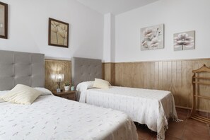 2 bedrooms, iron/ironing board, free WiFi, bed sheets