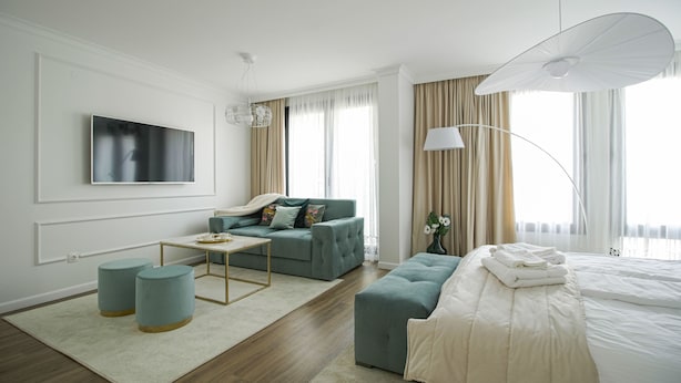 Superior-Suite, Stadtblick | Wohnbereich | Flachbildfernseher