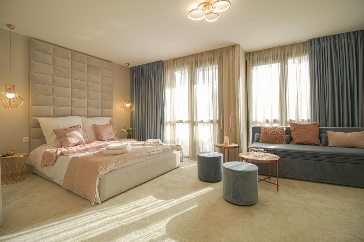 Superior-Suite, Stadtblick | 1 Schlafzimmer, Minibar, Schreibtisch, Verdunkelungsvorhänge