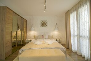 Minibar, desk, blackout drapes, soundproofing - Boutique Apartments Blagoevgrad (Blagoevgrad)