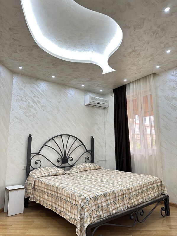 2 Schlafzimmer, Zimmersafe, Bügeleisen/Bügelbrett, WLAN