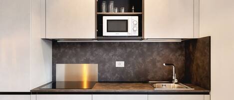 Wasserkocher mit Kaffee-/Teezubehör