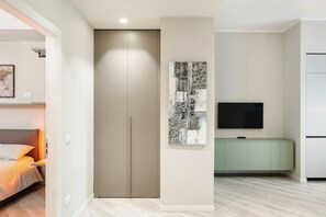 1 habitación, tabla de planchar con plancha y wifi 
