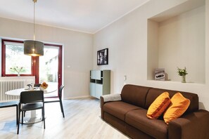 Living area - The apartment is located in a strategic point: a few steps from the Ospedale Maggiore, not far from the exit of the ring road and the motorway.The main services (restaurants, bars, supermarkets, shops) are in the immediate neighborhood.Ideal for business (Bologna)