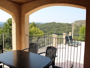 屋外ダイニングエリア