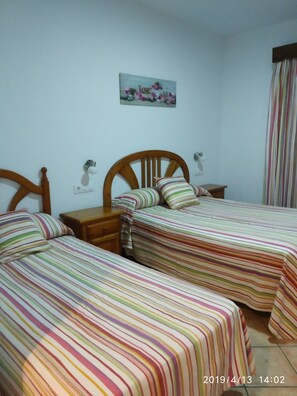 2 bedrooms, iron/ironing board, WiFi