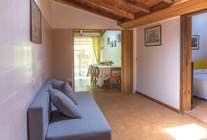 Interior - The Gangemi house, three minutes walk from the sea (Villammare)