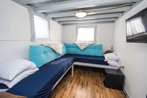 TV, offices - Tiny House Oscar - one block to Harrison (Leadville)