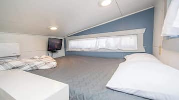 2 bedrooms, bed sheets