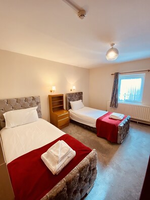 Twin Room, Ensuite | Desk, soundproofing, iron/ironing board, free WiFi - Mount Pleasant Hotel (Oxford)