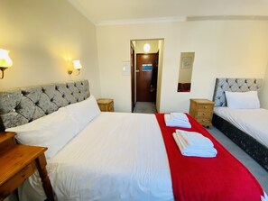 Desk, soundproofing, iron/ironing board, free WiFi - Mount Pleasant Hotel (Oxford)