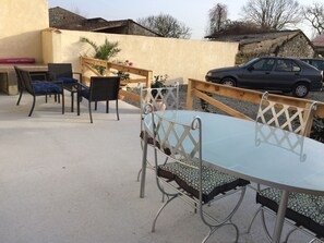 Outdoor dining - Cottage 66 m2 (Neulles)