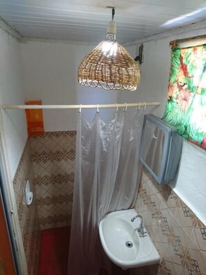 Suite, 1 Tempat Tidur Double, pemandangan kebun | Kamar mandi | Shower dan handuk
