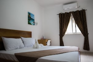 Desk, blackout drapes, free WiFi, bed sheets