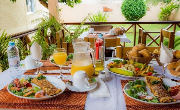 Free daily local cuisine breakfast - Paradise Agua Leve Residential (São Tomé)