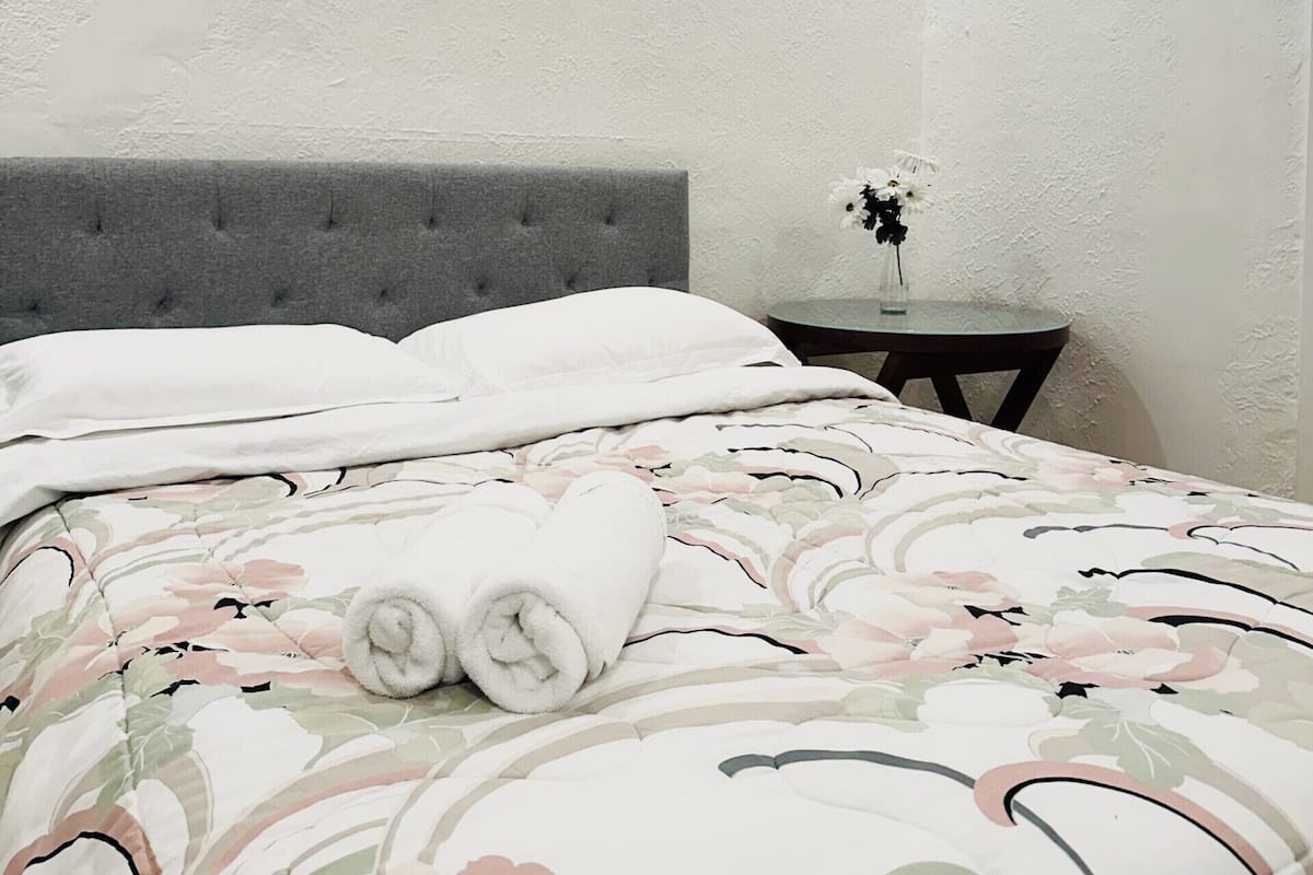 Superior dubbelrum - utsikt mot staden | SÀngtillbehör av högsta kvalitet, gratis wi-fi och sÀngklÀder