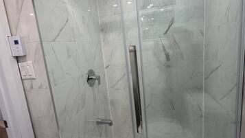 Seife, Shampoo, Toilettenpapier