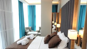Premium bedding, minibar, desk, WiFi (free) - Armoni Life Hotel (Istanbul)