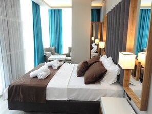 Premium bedding, minibar, desk, free WiFi - Armoni Life Hotel (Istanbul)