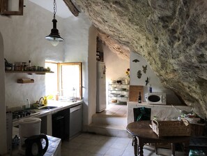 Réfrigérateur, micro-ondes, four, lave-vaisselle